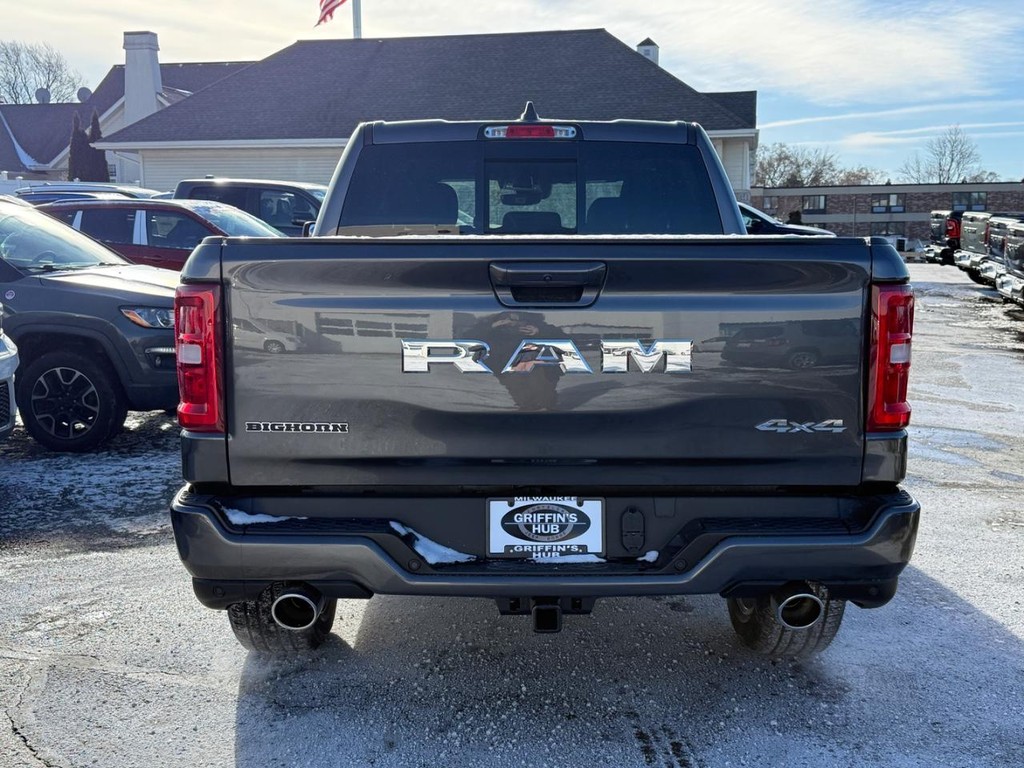 Ram 1500 Vehicle Full-screen Gallery Image 04