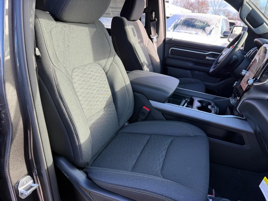 Ram 1500 Vehicle Full-screen Gallery Image 06