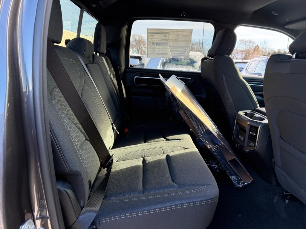 Ram 1500 Vehicle Full-screen Gallery Image 07