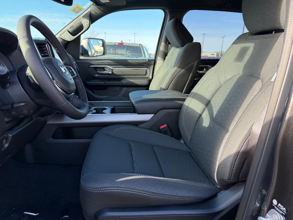 Ram 1500 Vehicle Full-screen Gallery Image 11
