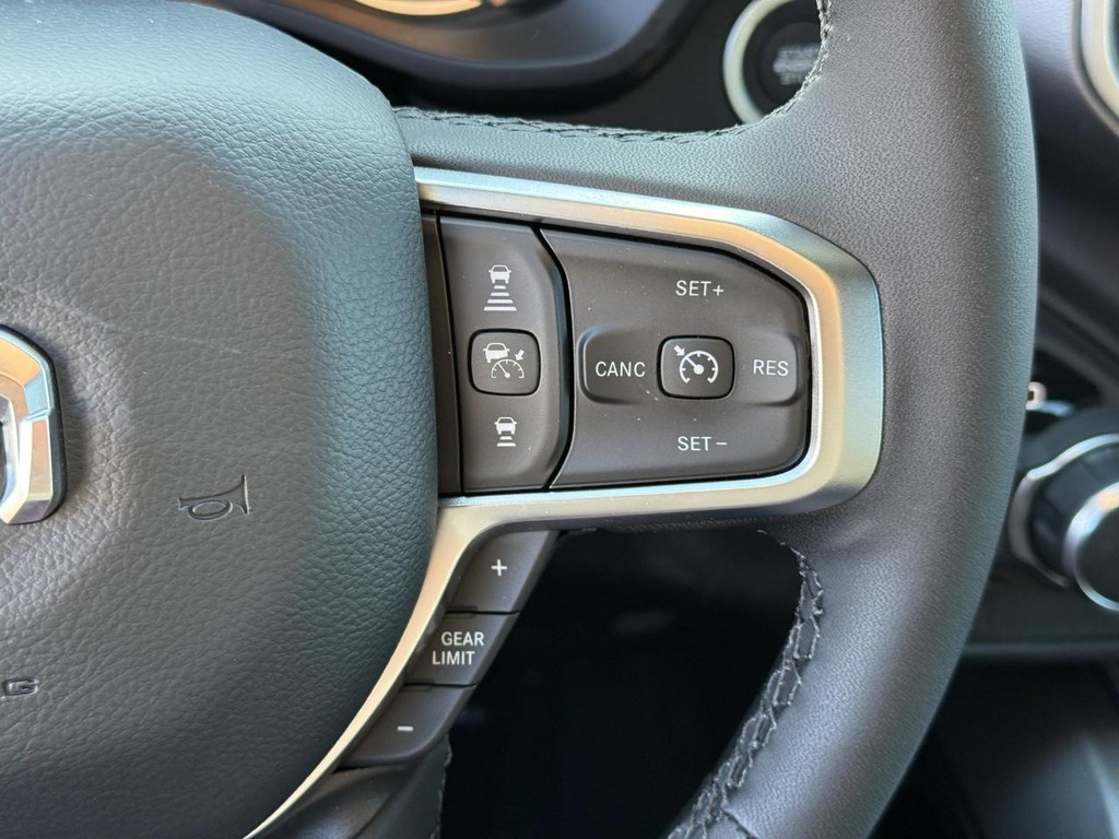 Ram 1500 Vehicle Full-screen Gallery Image 14