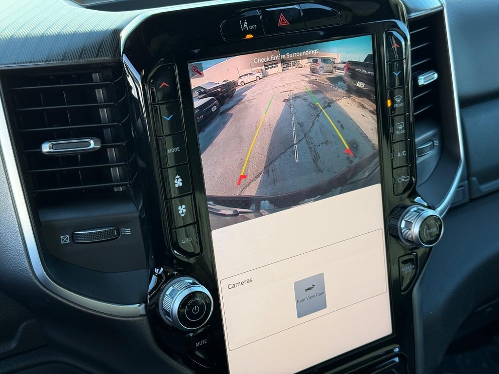 Ram 1500 Vehicle Full-screen Gallery Image 17