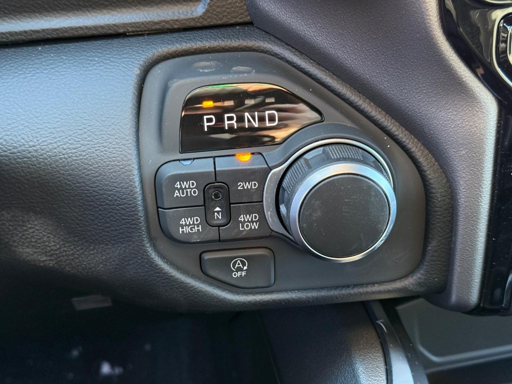 Ram 1500 Vehicle Full-screen Gallery Image 18