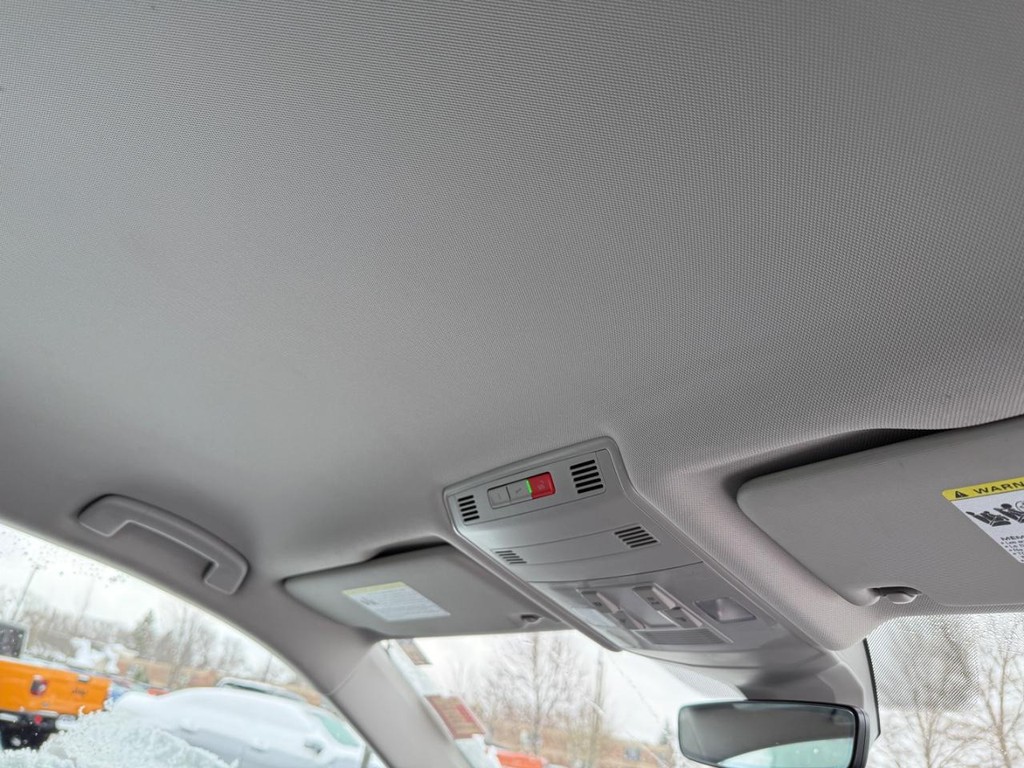 Volkswagen Jetta Vehicle Full-screen Gallery Image 08