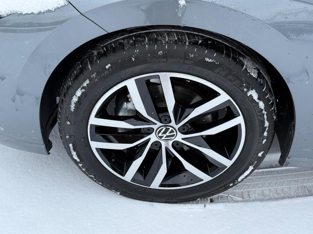 Volkswagen Jetta Vehicle Full-screen Gallery Image 09