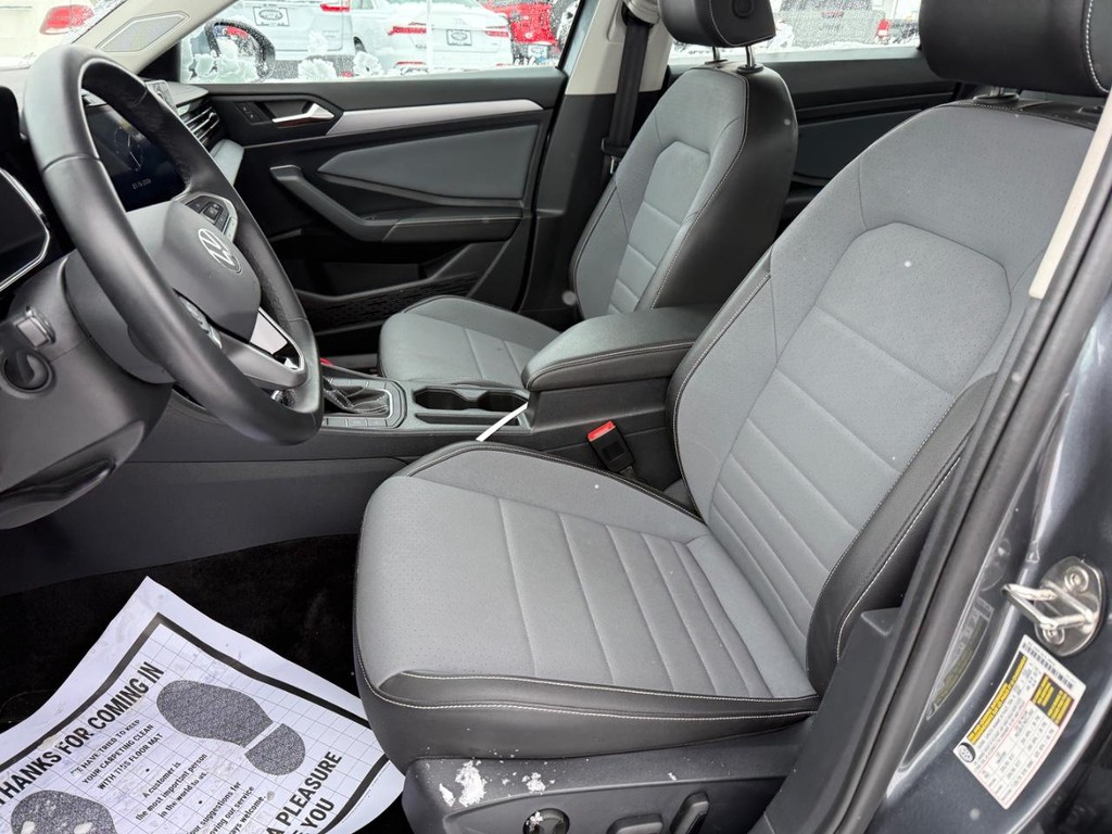 Volkswagen Jetta Vehicle Full-screen Gallery Image 10