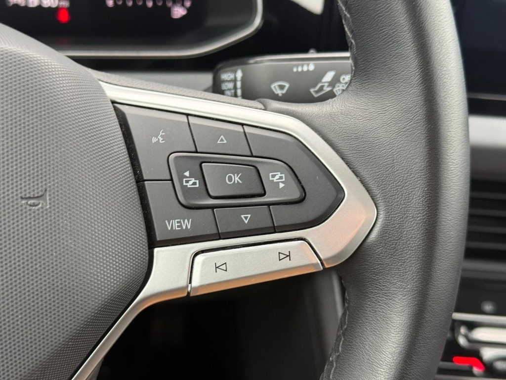 Volkswagen Jetta Vehicle Full-screen Gallery Image 13