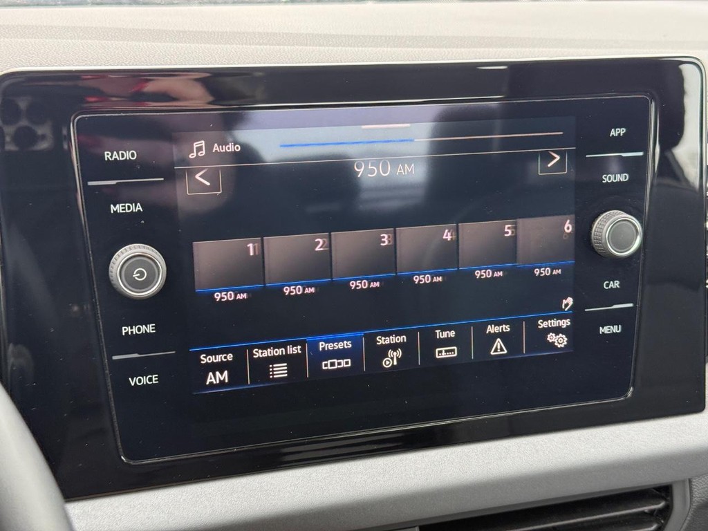 Volkswagen Jetta Vehicle Full-screen Gallery Image 15