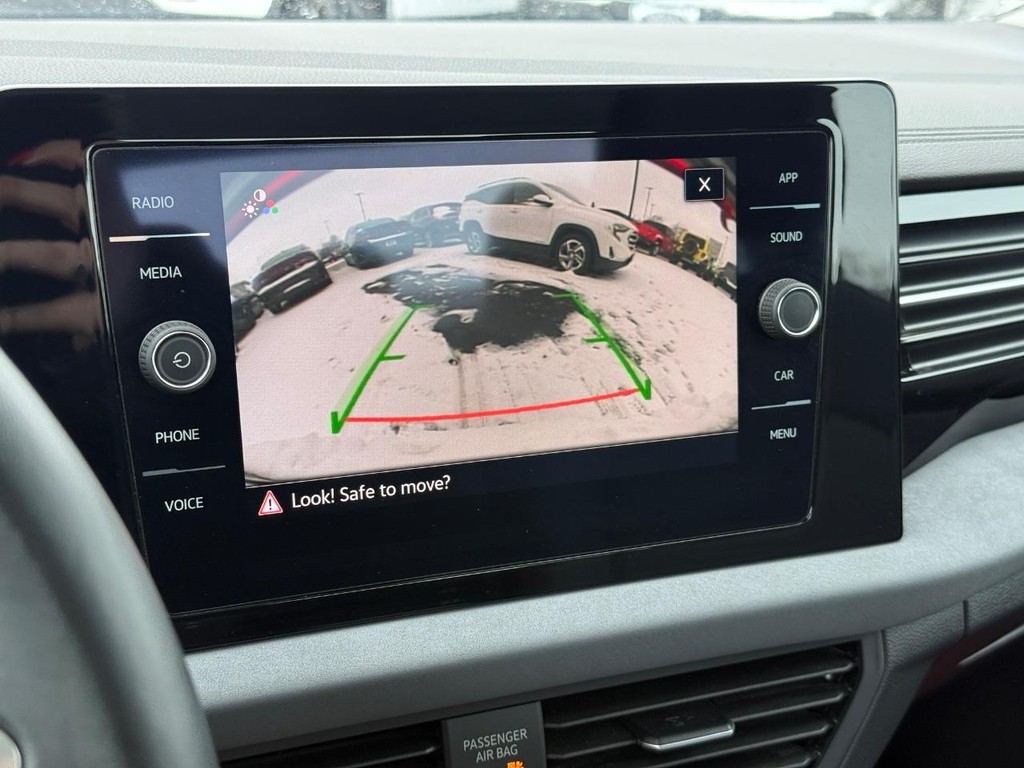 Volkswagen Jetta Vehicle Full-screen Gallery Image 16