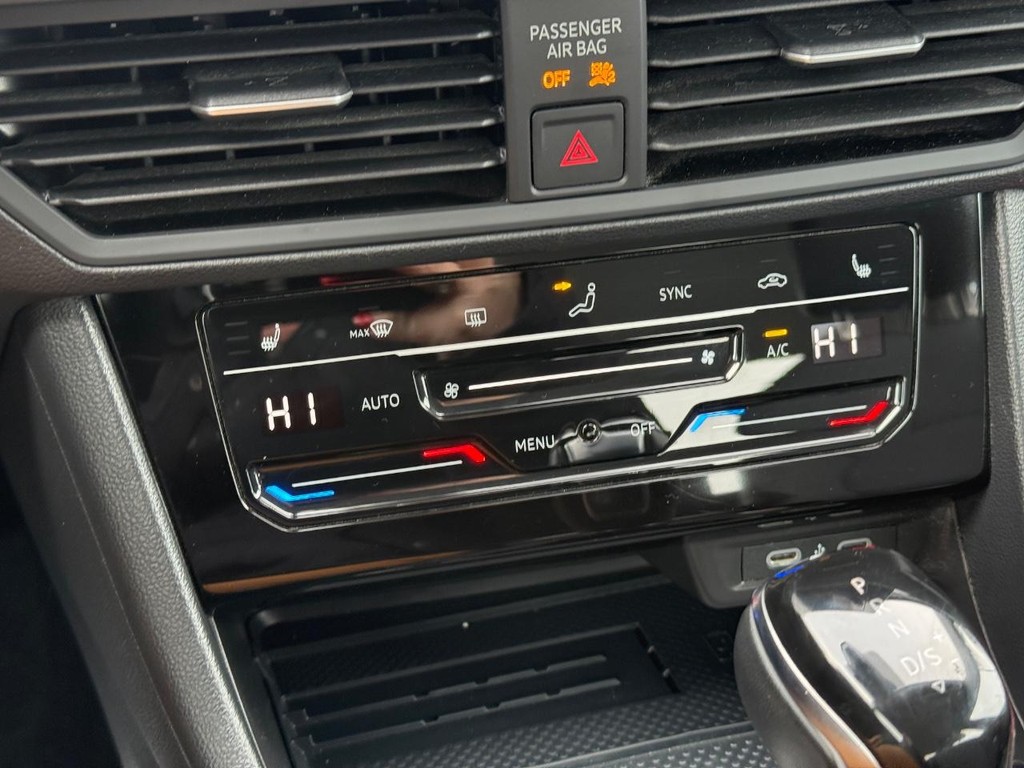 Volkswagen Jetta Vehicle Full-screen Gallery Image 17