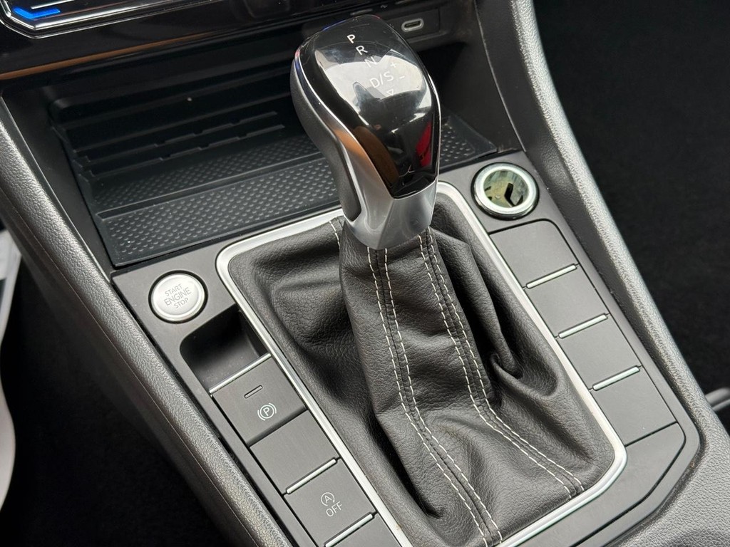 Volkswagen Jetta Vehicle Full-screen Gallery Image 18