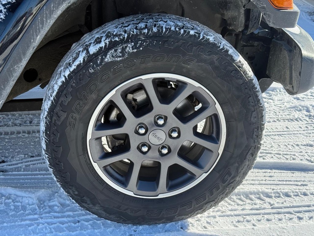 Jeep Wrangler Vehicle Full-screen Gallery Image 05