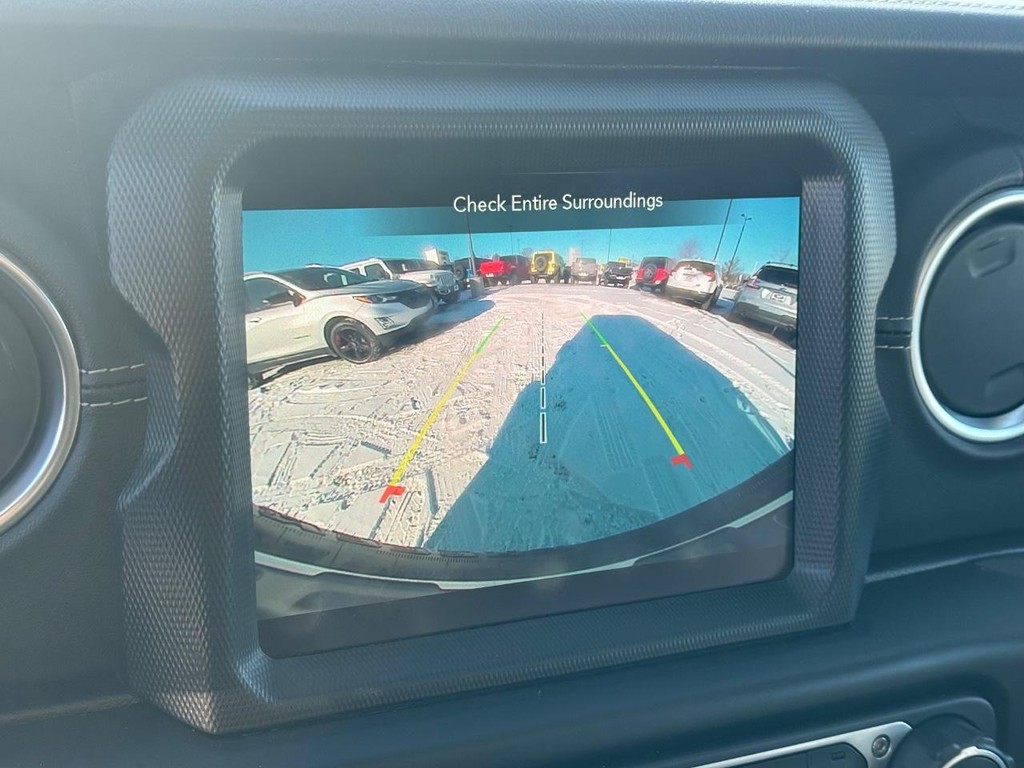 Jeep Wrangler Vehicle Full-screen Gallery Image 12