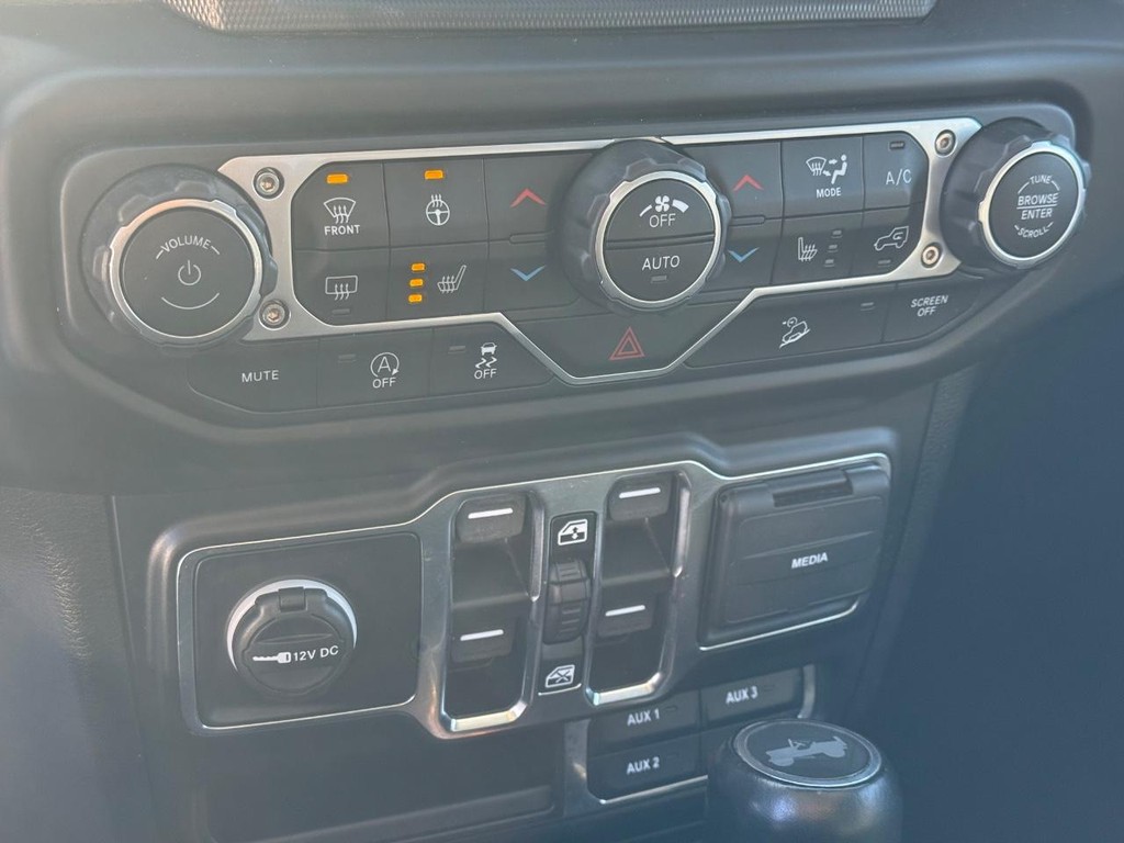 Jeep Wrangler Vehicle Full-screen Gallery Image 13