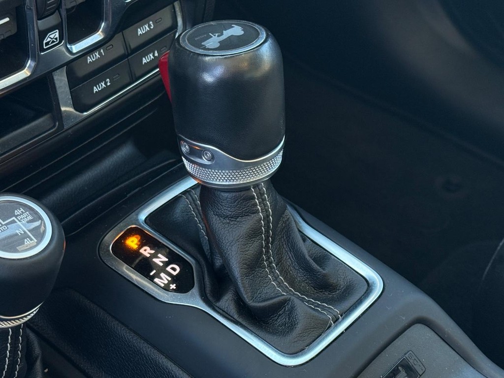 Jeep Wrangler Vehicle Full-screen Gallery Image 14