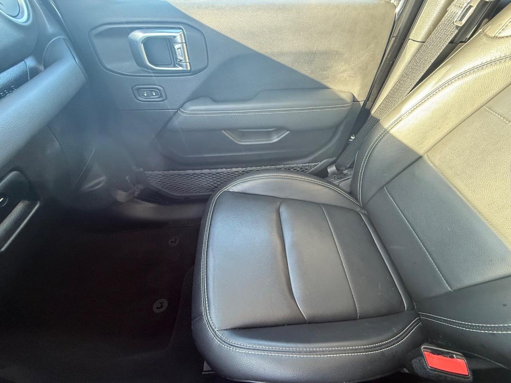 Jeep Wrangler Vehicle Full-screen Gallery Image 15