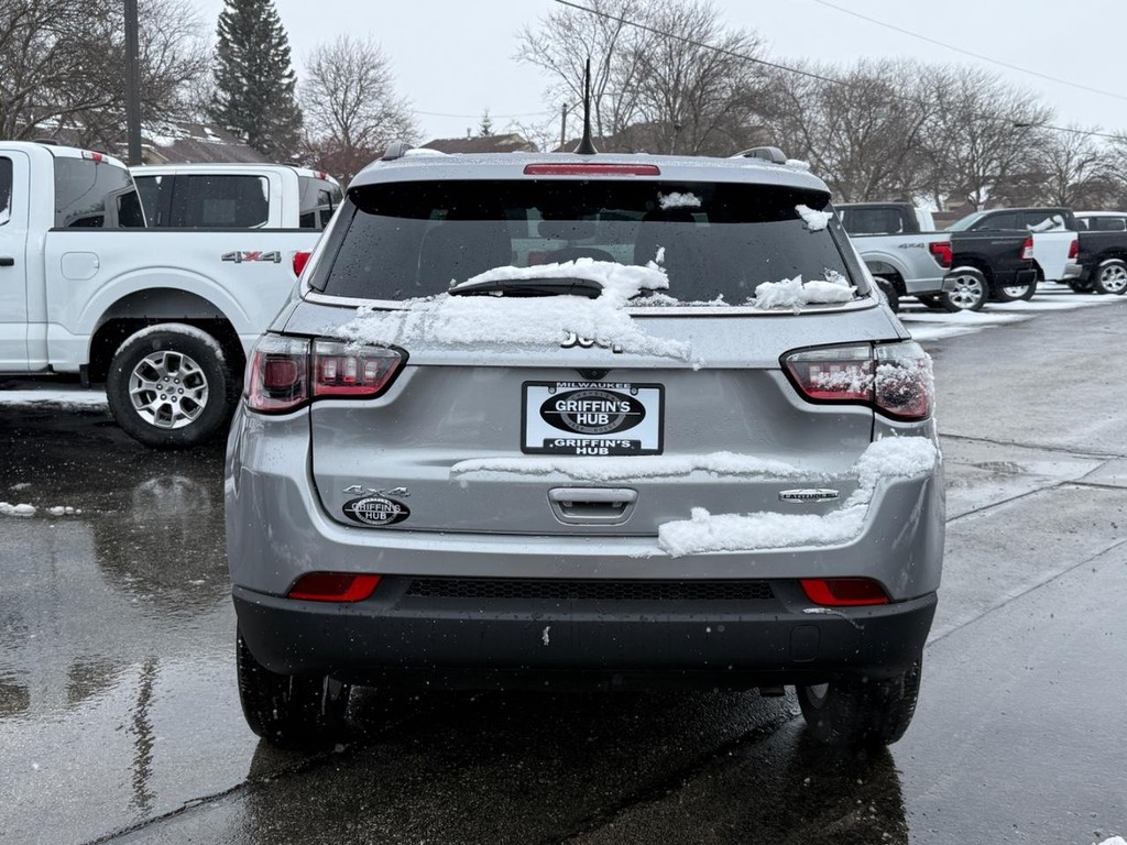 Jeep Compass Vehicle Full-screen Gallery Image 04