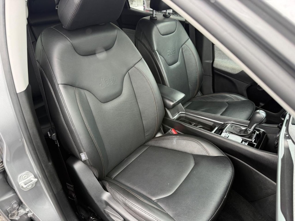 Jeep Compass Vehicle Full-screen Gallery Image 06