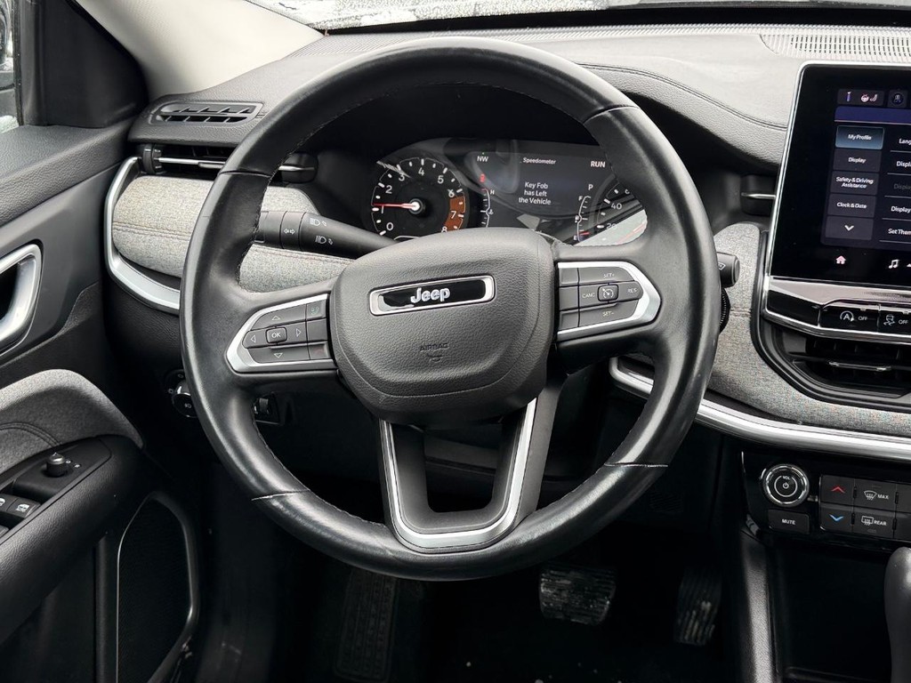 Jeep Compass Vehicle Full-screen Gallery Image 09