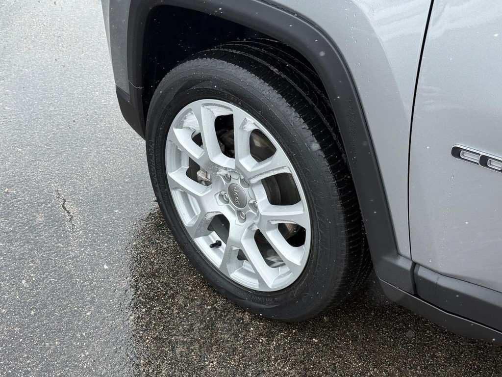 Jeep Compass Vehicle Full-screen Gallery Image 11