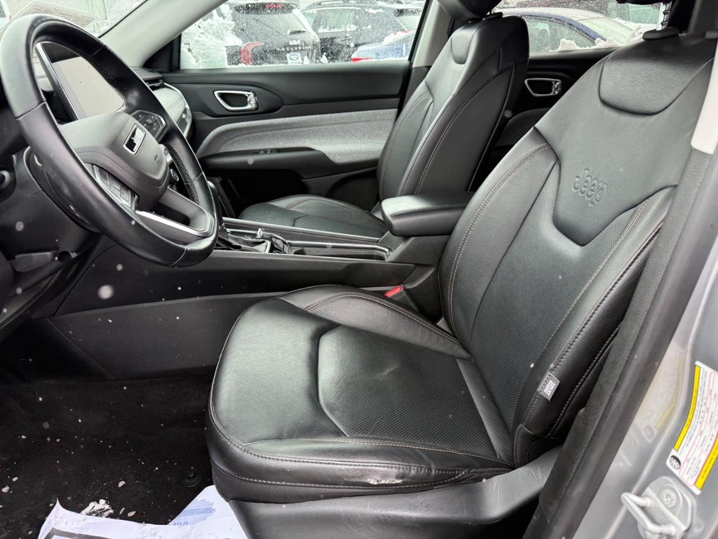 Jeep Compass Vehicle Full-screen Gallery Image 12