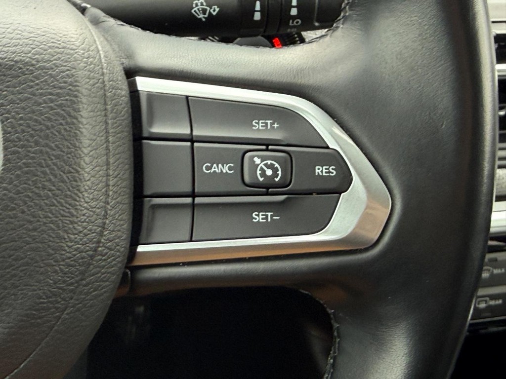 Jeep Compass Vehicle Full-screen Gallery Image 15