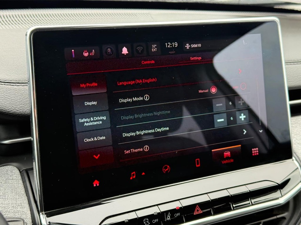 Jeep Compass Vehicle Full-screen Gallery Image 17