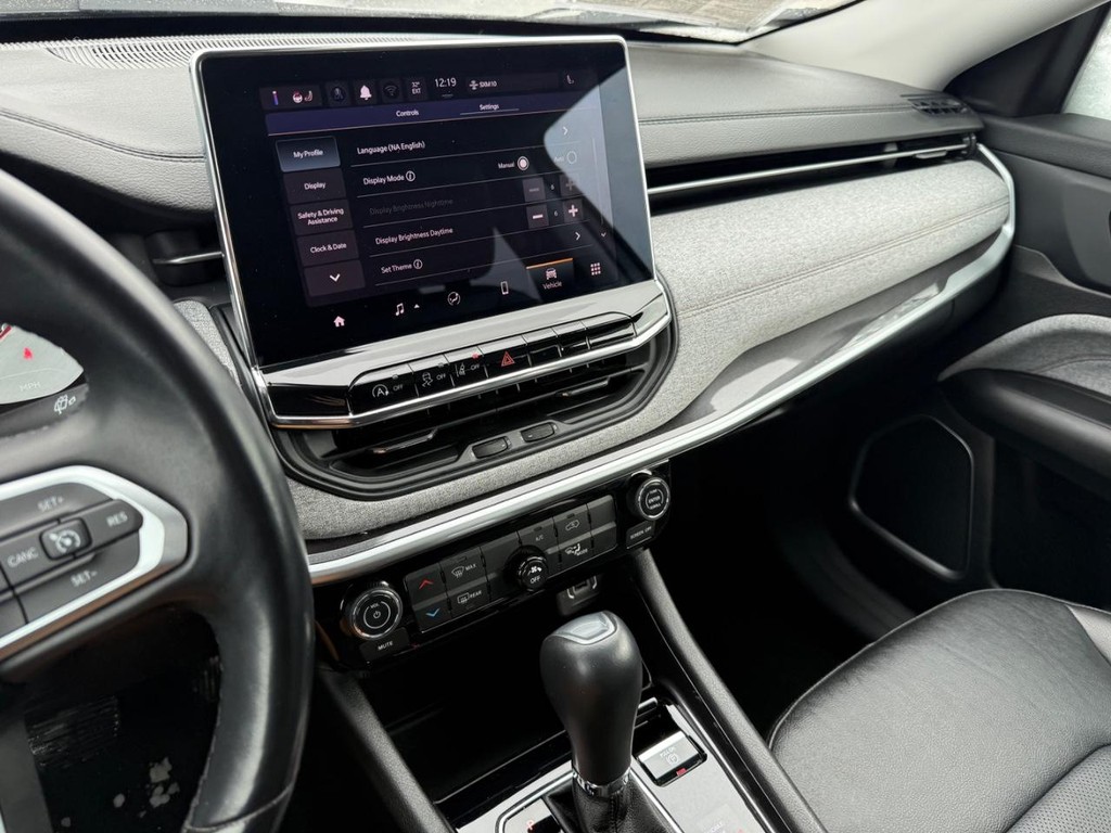 Jeep Compass Vehicle Full-screen Gallery Image 19