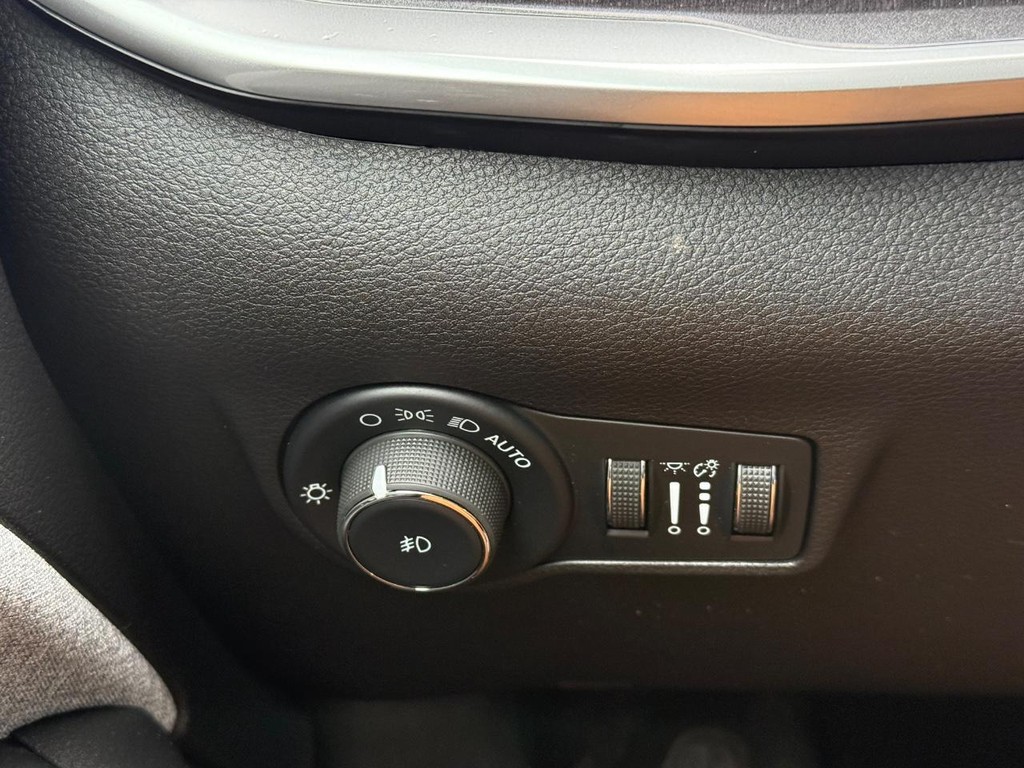 Jeep Compass Vehicle Full-screen Gallery Image 22