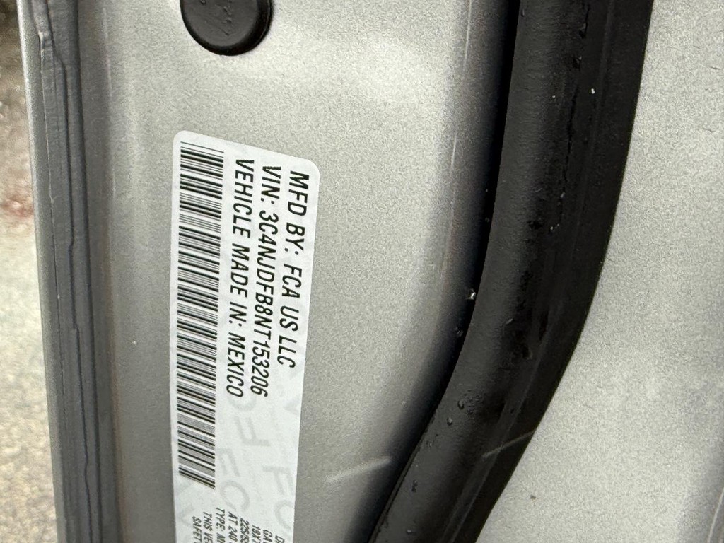 Jeep Compass Vehicle Full-screen Gallery Image 23