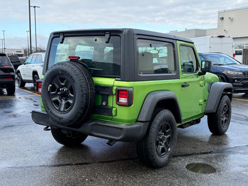 Jeep Wrangler Vehicle Full-screen Gallery Image 03