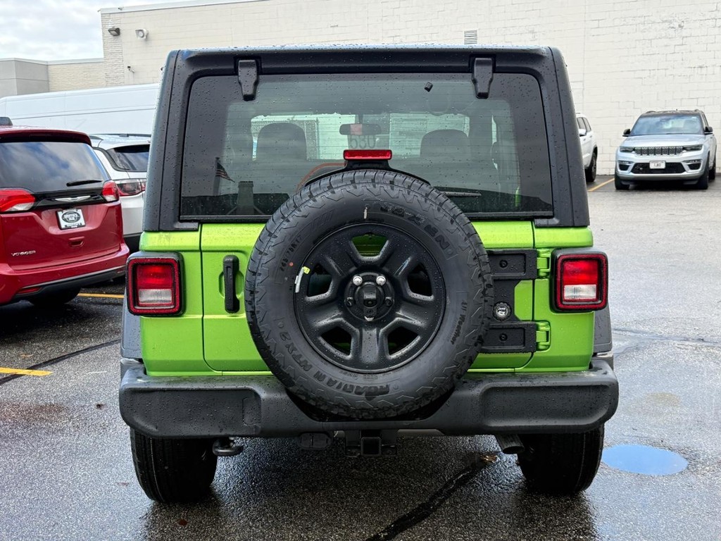 Jeep Wrangler Vehicle Full-screen Gallery Image 04