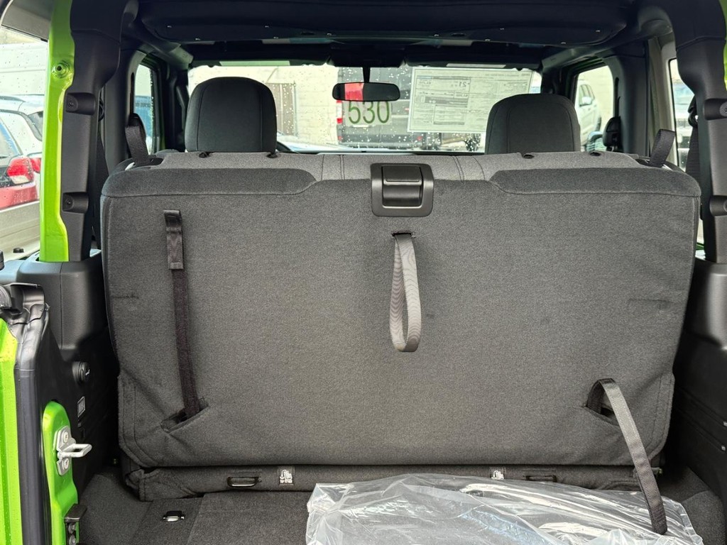 Jeep Wrangler Vehicle Full-screen Gallery Image 05