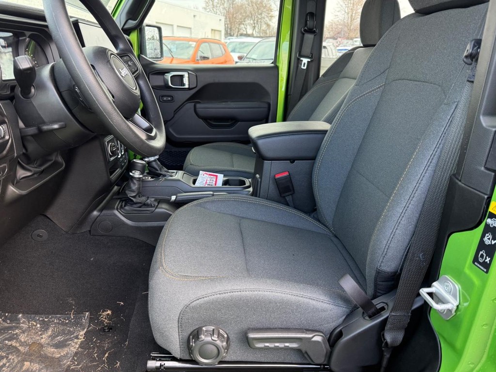 Jeep Wrangler Vehicle Full-screen Gallery Image 08