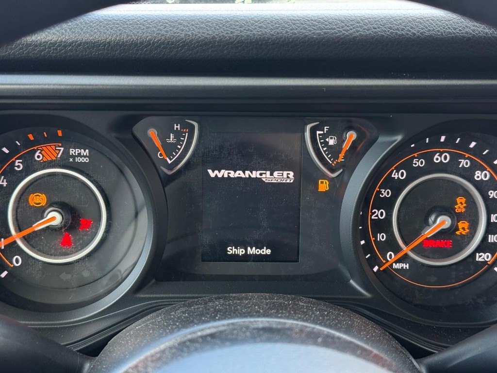 Jeep Wrangler Vehicle Full-screen Gallery Image 12
