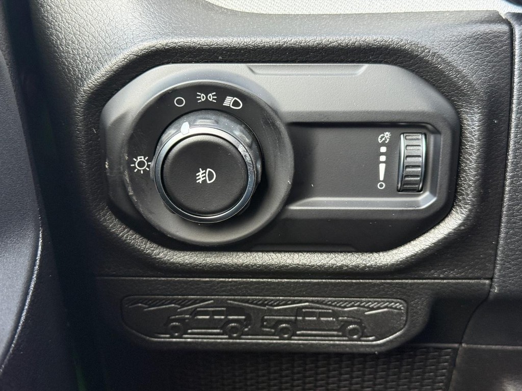 Jeep Wrangler Vehicle Full-screen Gallery Image 17