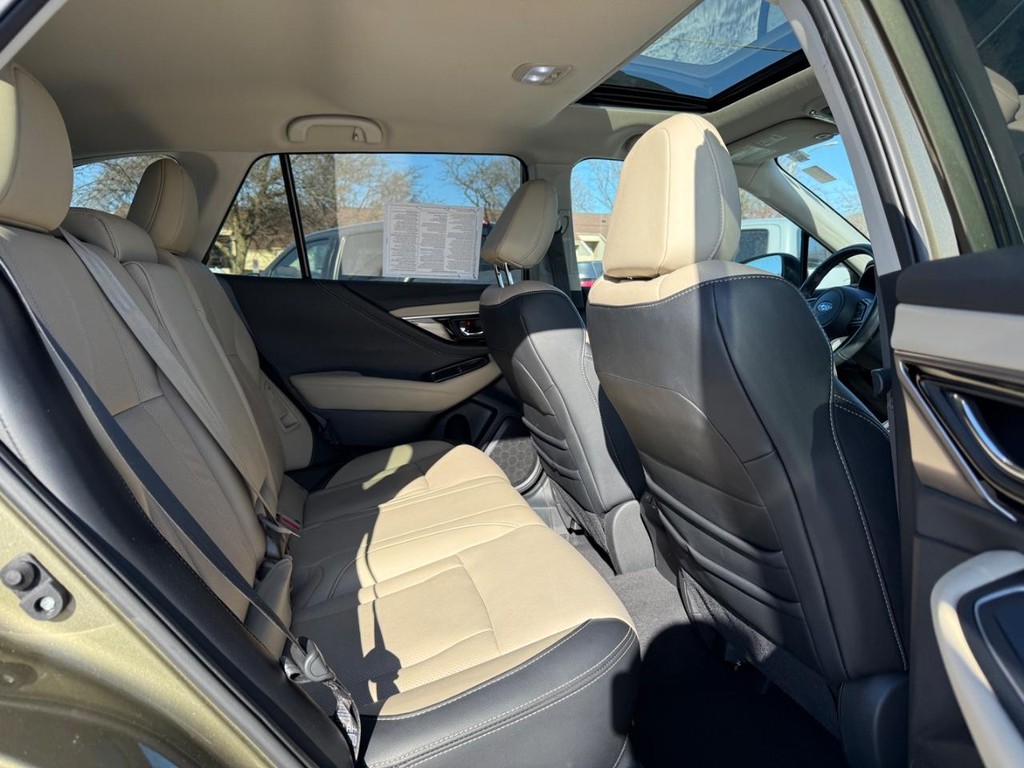 Subaru Outback Vehicle Full-screen Gallery Image 11