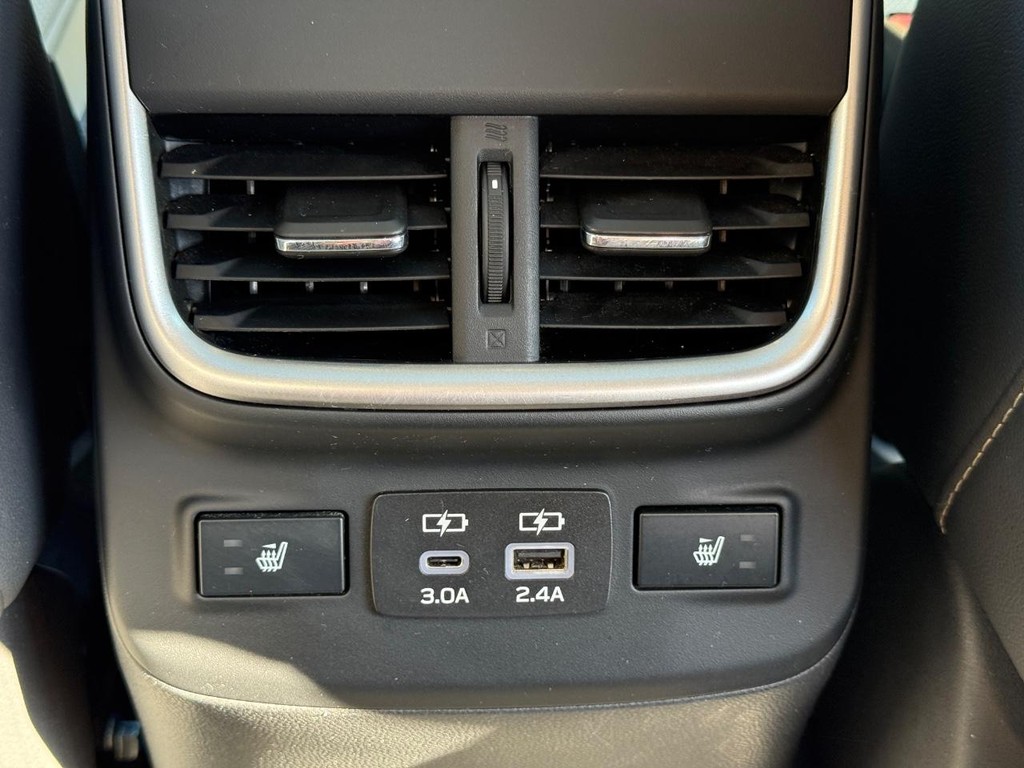 Subaru Outback Vehicle Full-screen Gallery Image 13