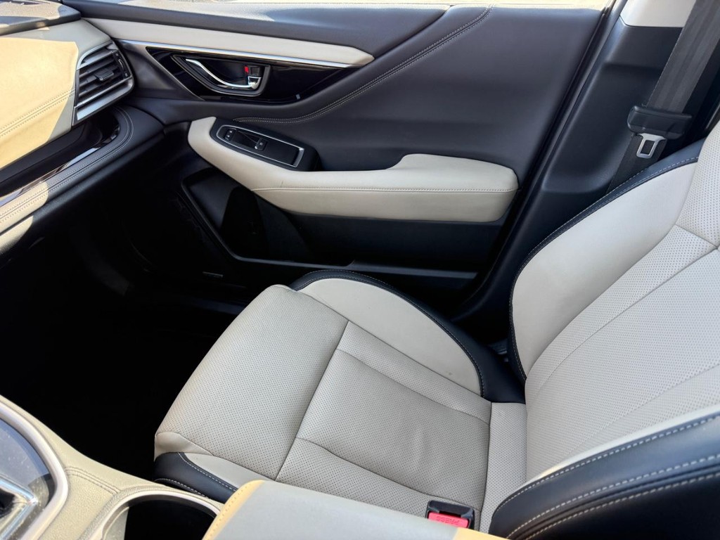 Subaru Outback Vehicle Full-screen Gallery Image 23