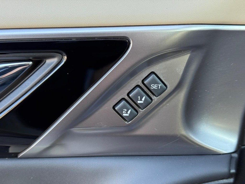 Subaru Outback Vehicle Full-screen Gallery Image 25