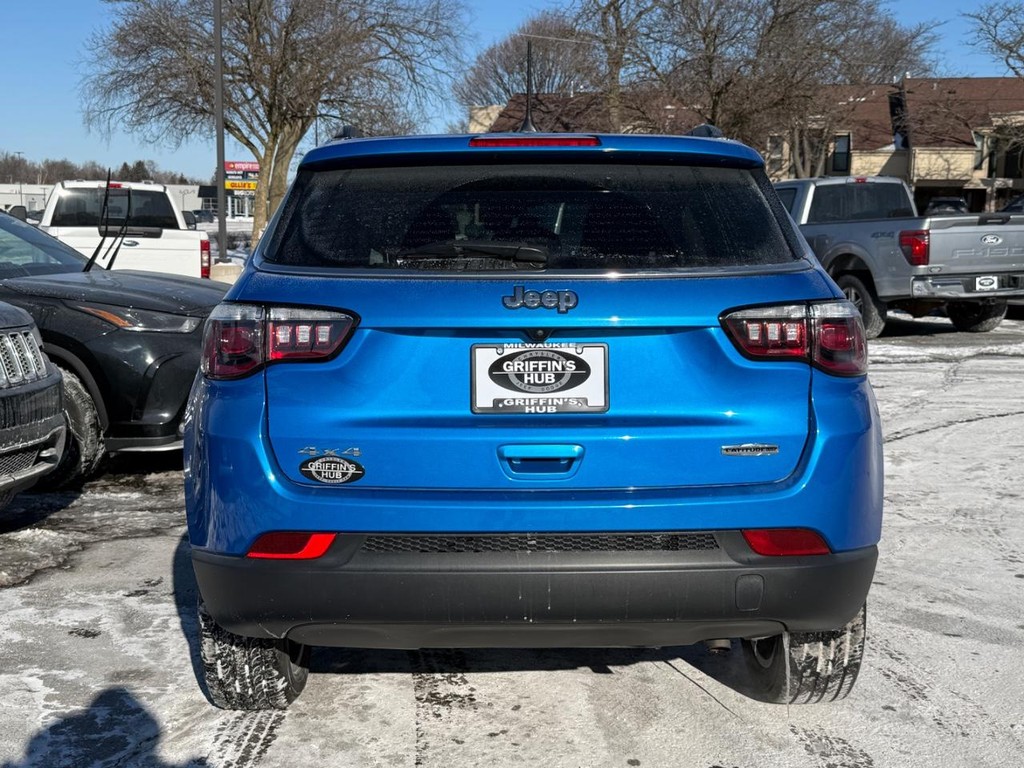 Jeep Compass Vehicle Full-screen Gallery Image 04