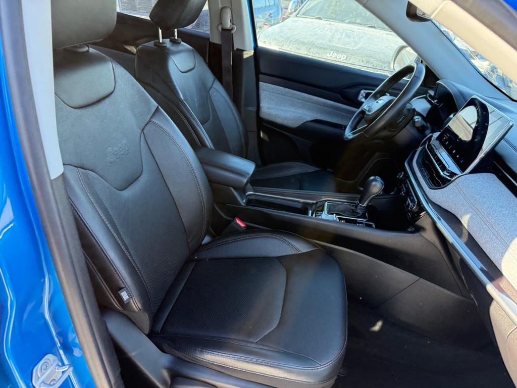 Jeep Compass Vehicle Full-screen Gallery Image 06