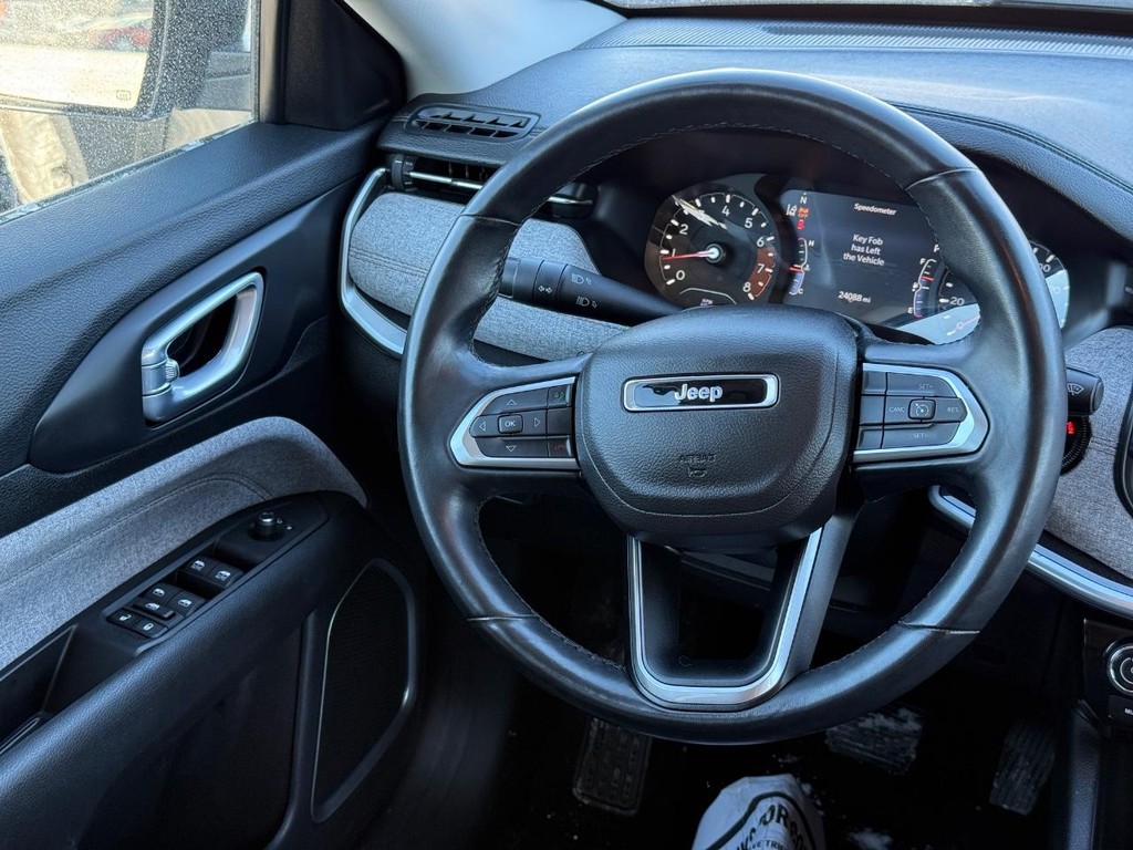 Jeep Compass Vehicle Full-screen Gallery Image 11