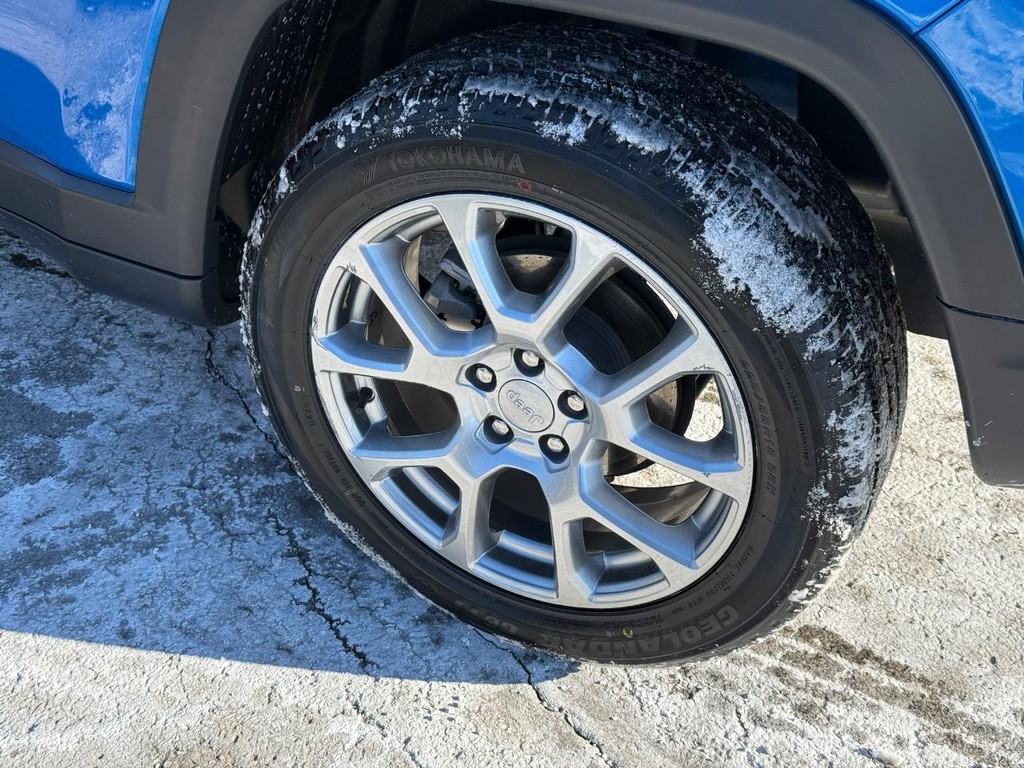 Jeep Compass Vehicle Full-screen Gallery Image 14