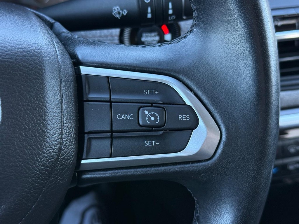 Jeep Compass Vehicle Full-screen Gallery Image 16