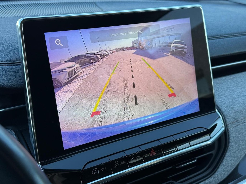 Jeep Compass Vehicle Full-screen Gallery Image 18