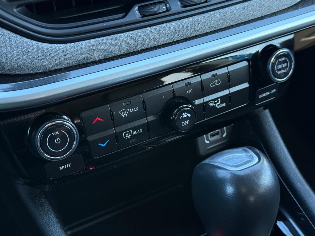 Jeep Compass Vehicle Full-screen Gallery Image 19