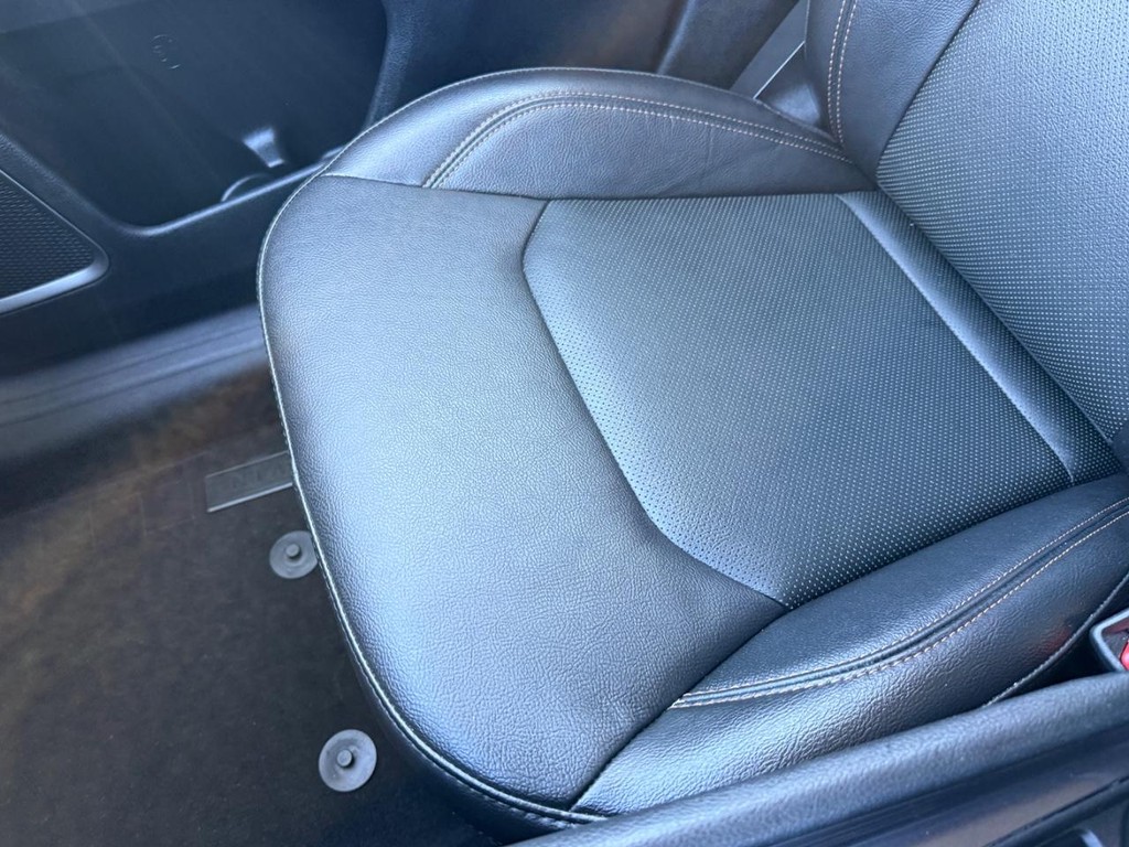 Jeep Compass Vehicle Full-screen Gallery Image 21