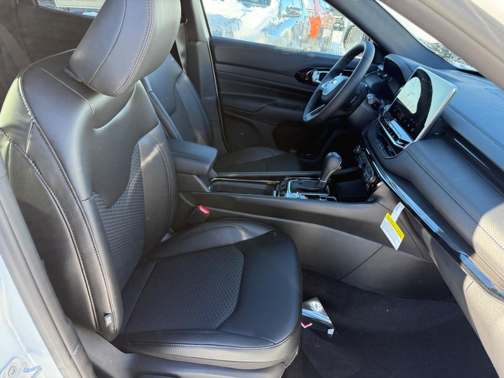 Jeep Compass Vehicle Full-screen Gallery Image 06
