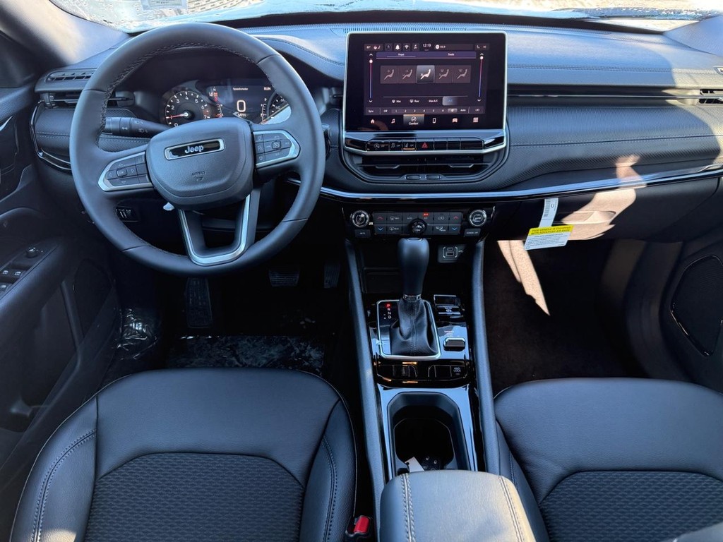 Jeep Compass Vehicle Full-screen Gallery Image 08